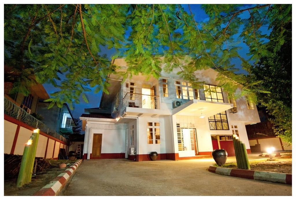 Thanlwin Guesthouse Yangón Exterior foto