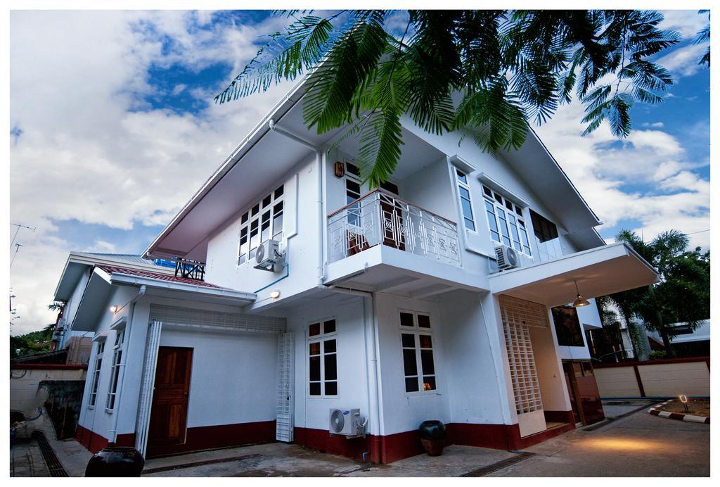 Thanlwin Guesthouse Yangón Exterior foto